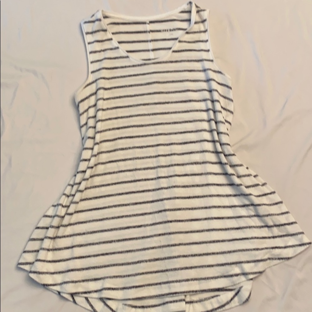 Huge LOT of 7! women’s cute and cool summer tops - Picture 3 of 8